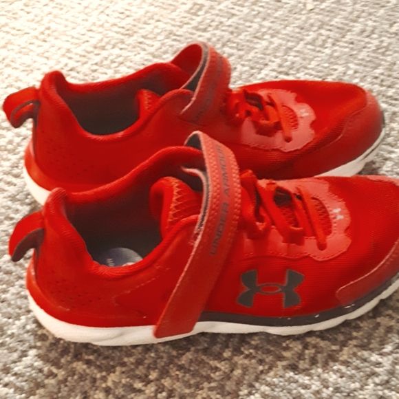 Under Armour Shoes Kids sz 3 Red EUC - Picture 1 of 9